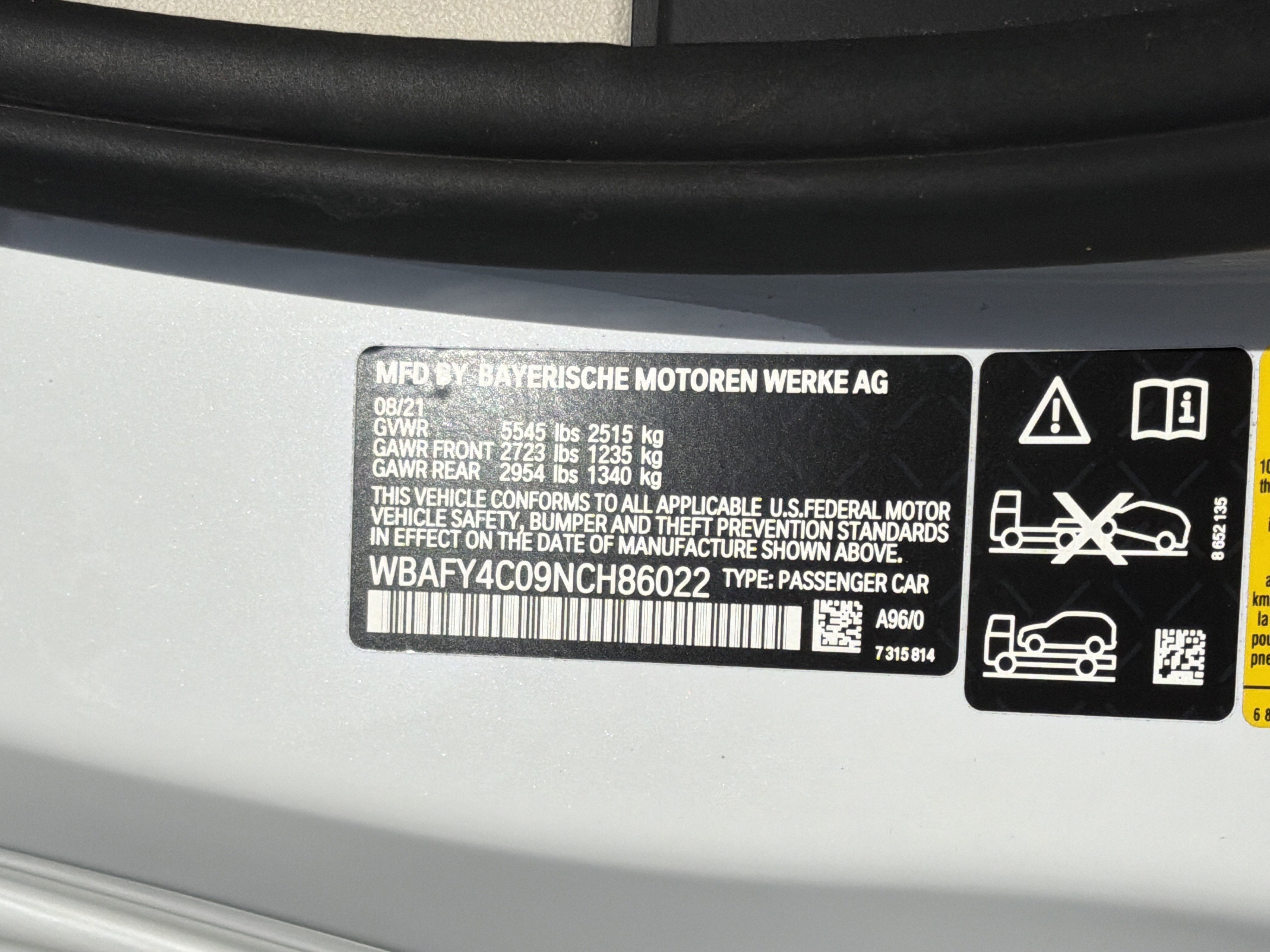 Used 2022 BMW M850i xDrive M850i xDrive Convertible w/ M Carbon Exterior Package image 35