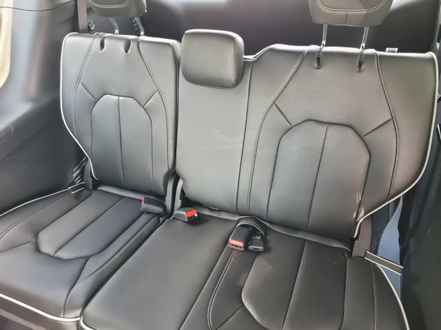 New 2026 Chrysler Pacifica Limited FWD image 7