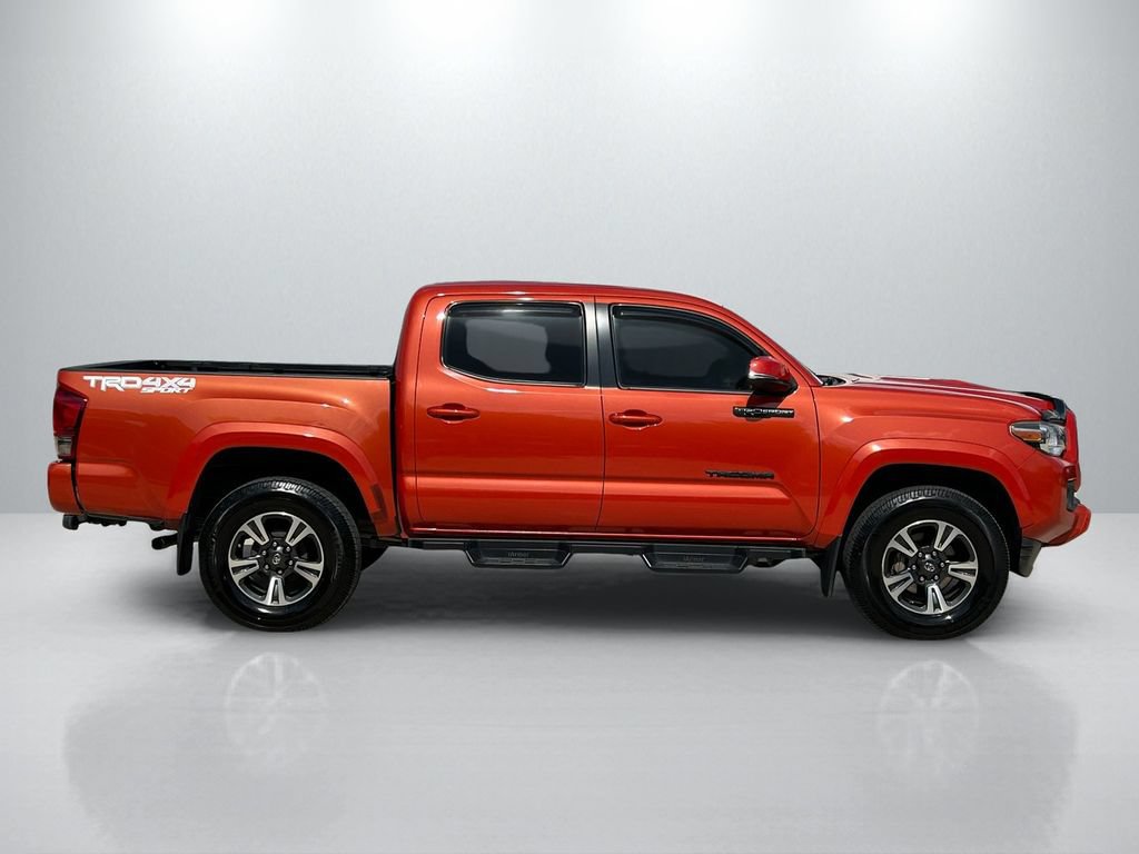 Used 2016 Toyota Tacoma TRD Sport w/ Towing Package AWD/4WD image 4