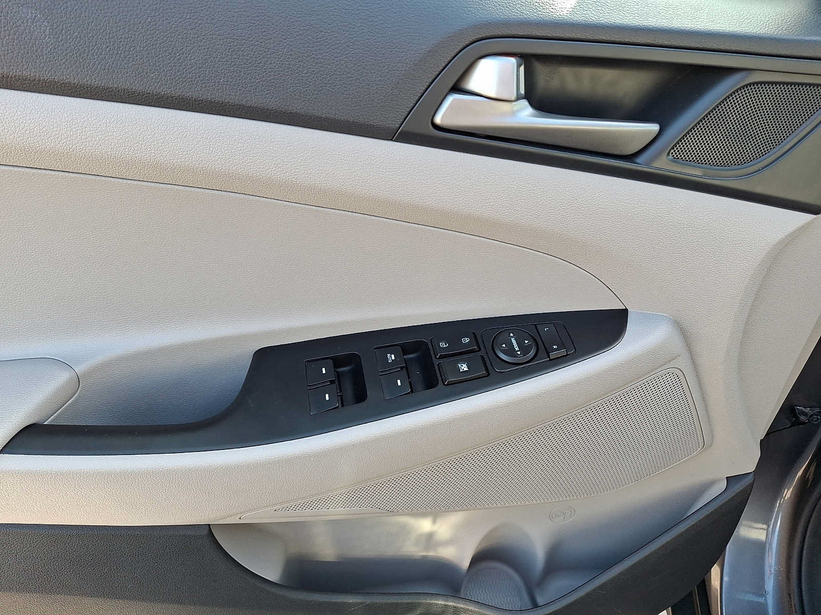 Used 2018 Hyundai Tucson Value AWD/4WD image 12
