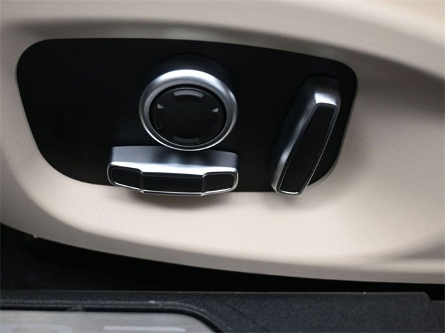 Used 2020 Jaguar XE S image 31