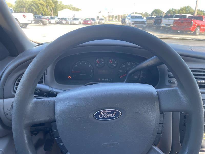 Used 2005 Ford Taurus SE FWD image 13