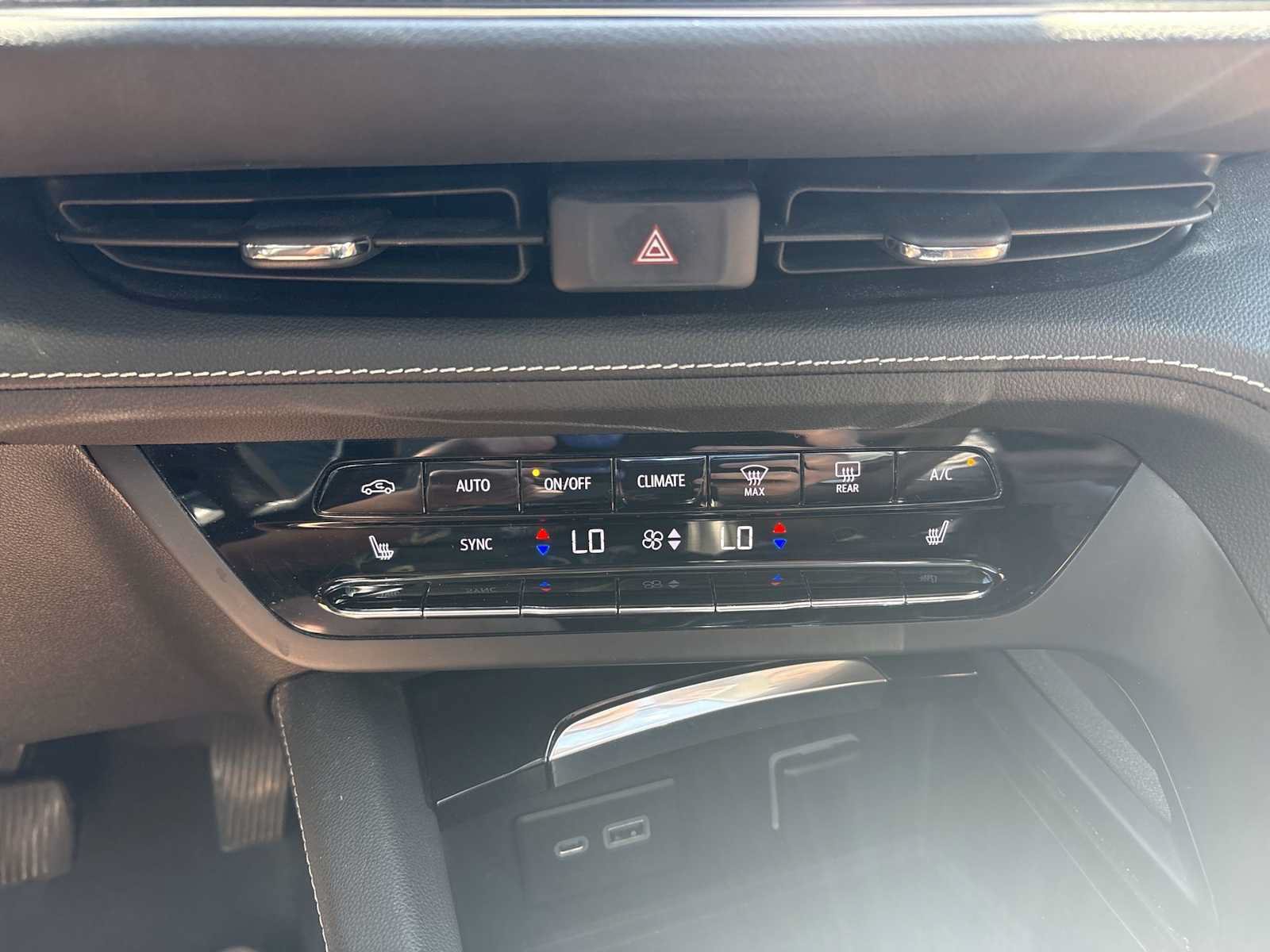 Used 2021 Buick Envision Essence w/ Sport Touring Package FWD image 18