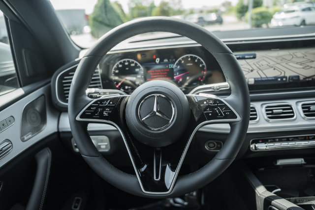New 2026 Mercedes-Benz GLS 450 4MATIC image 32