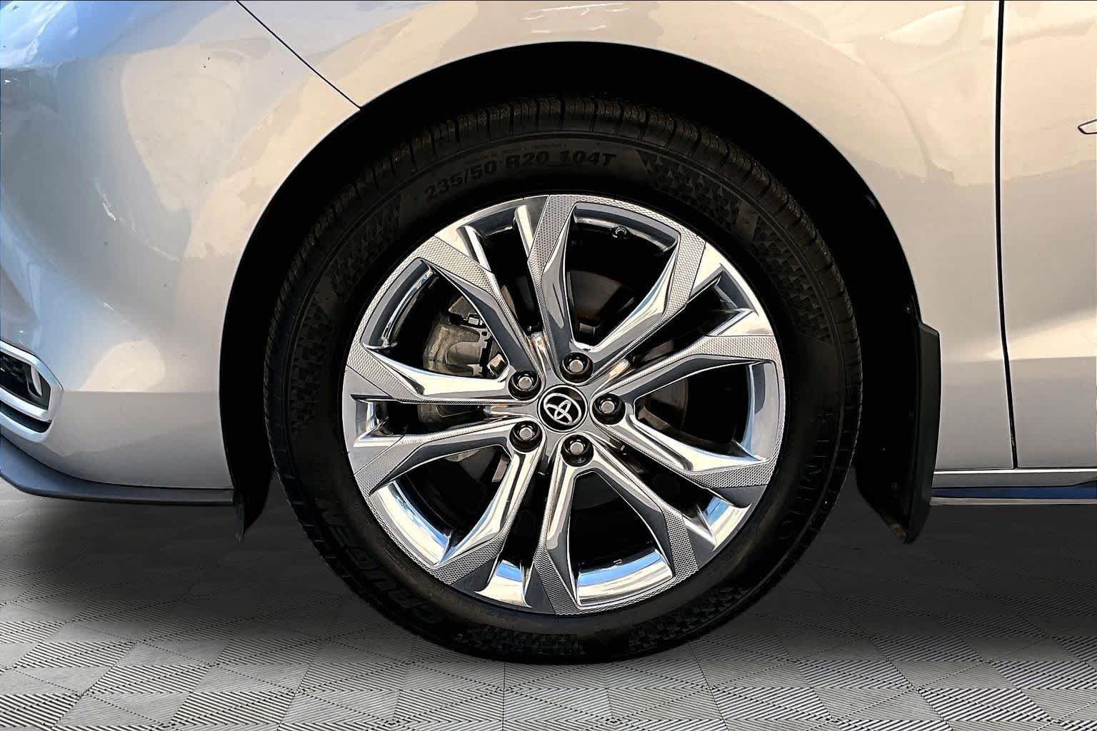 Certified 2023 Toyota Sienna Platinum FWD image 11