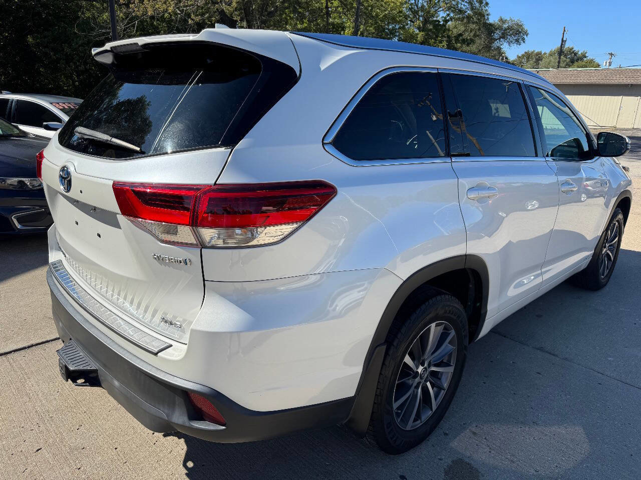 Used 2017 Toyota Highlander XLE image 7