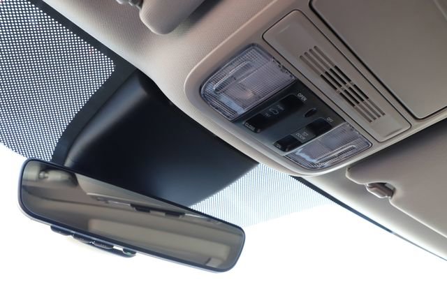 Used 2025 Honda Odyssey Touring image 2