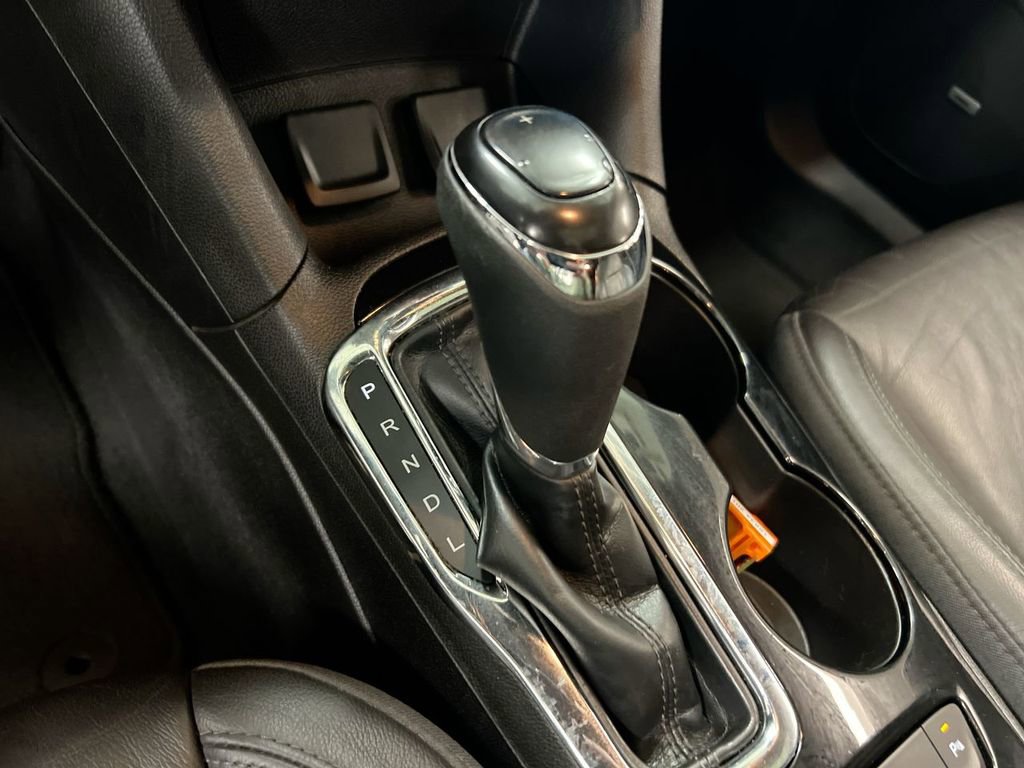 Used 2017 Chevrolet Cruze Premier FWD image 18