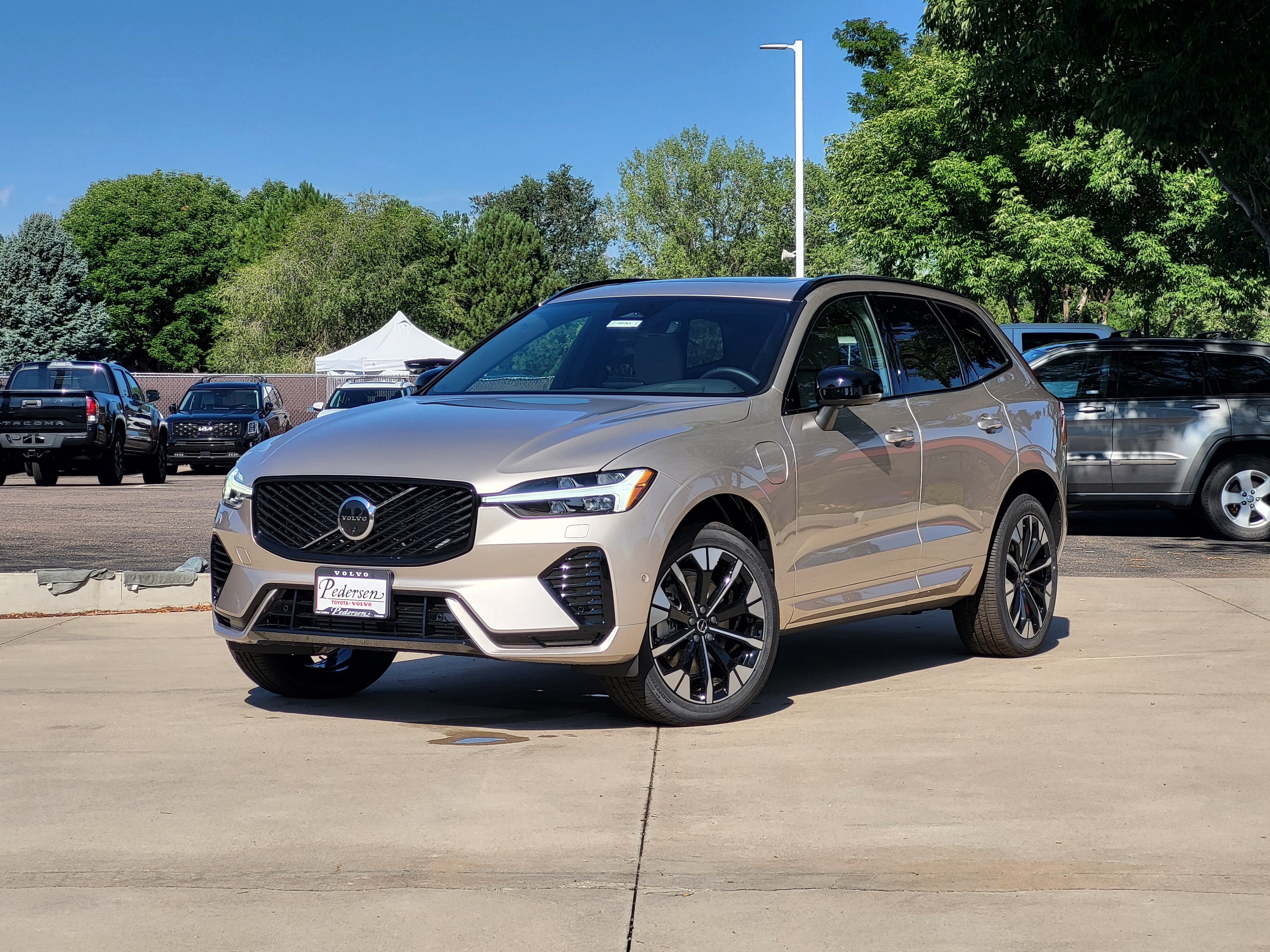 New 2026 Volvo XC60 T8 Plus w/ Protection Package Premier AWD/4WD image 2
