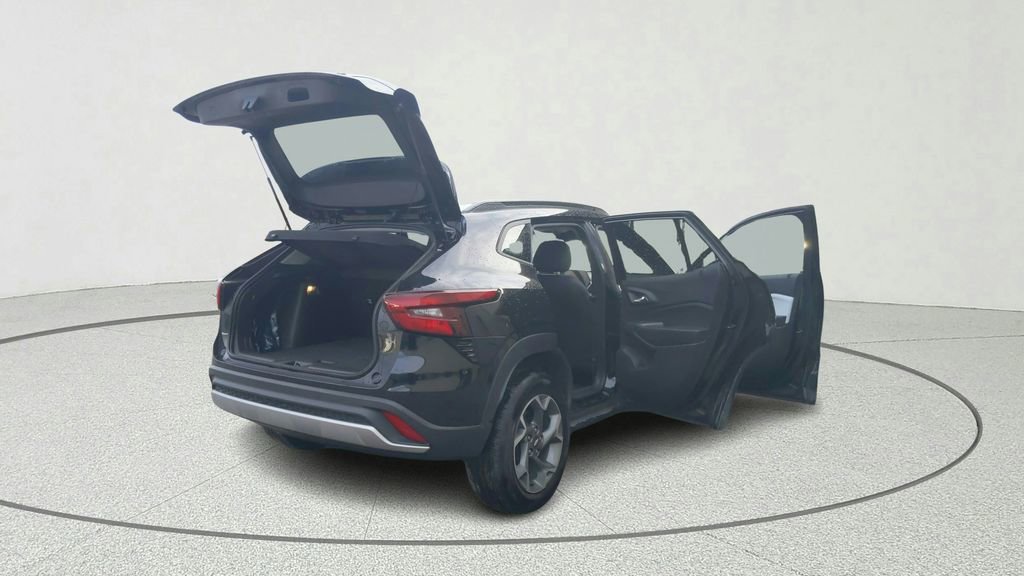 Used 2025 Chevrolet Trax LT w/ LT Convenience Package FWD image 13