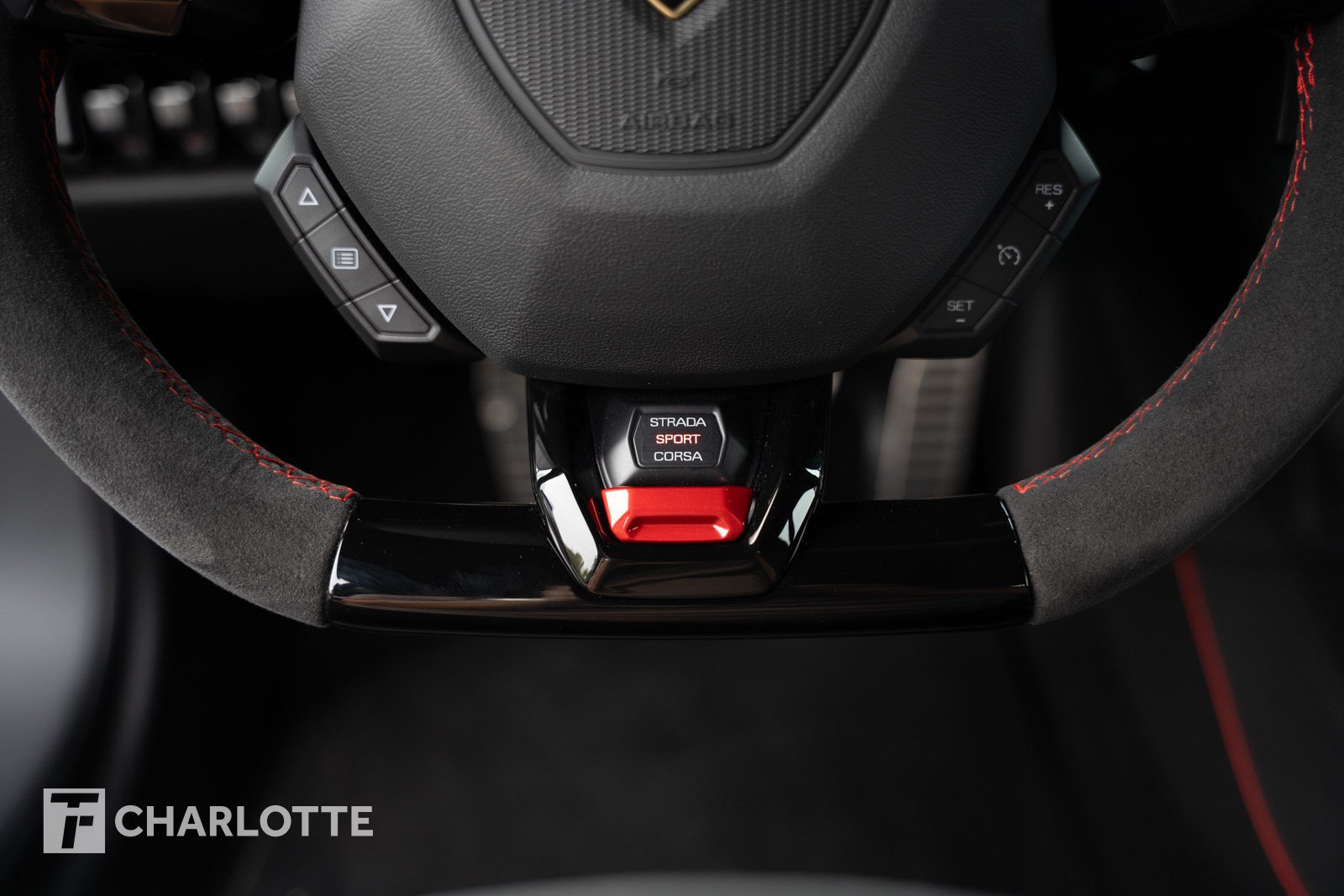Used 2020 Lamborghini Huracan EVO RWD image 28
