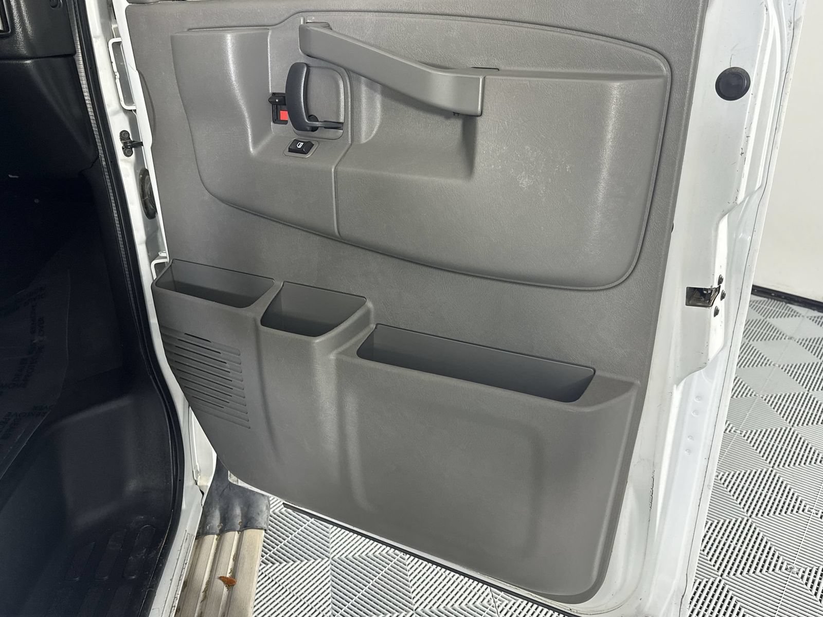 Used 2019 Chevrolet Express 3500 LT w/ LT Preferred Equipment Group RWD image 30