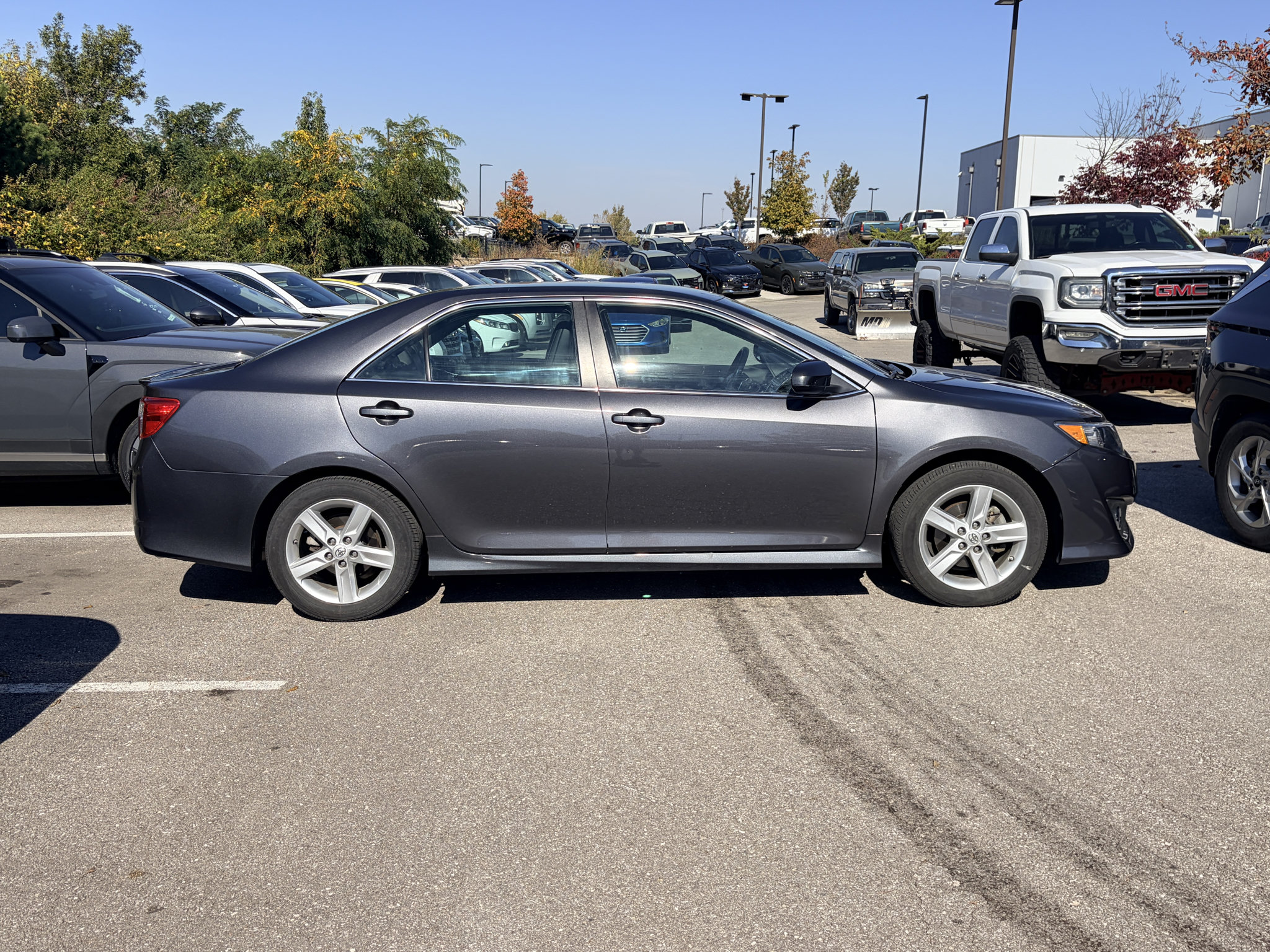 Used 2014 Toyota Camry SE FWD image 6