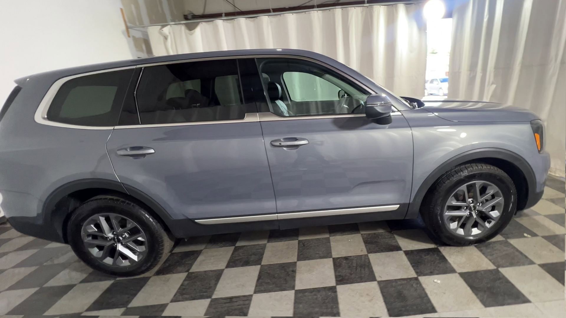 Used 2023 Kia Telluride LX image 12