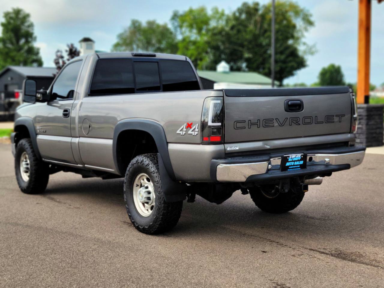 Used 2006 Chevrolet Silverado 2500 W/T w/ Heavy-Duty Power Package AWD/4WD image 6