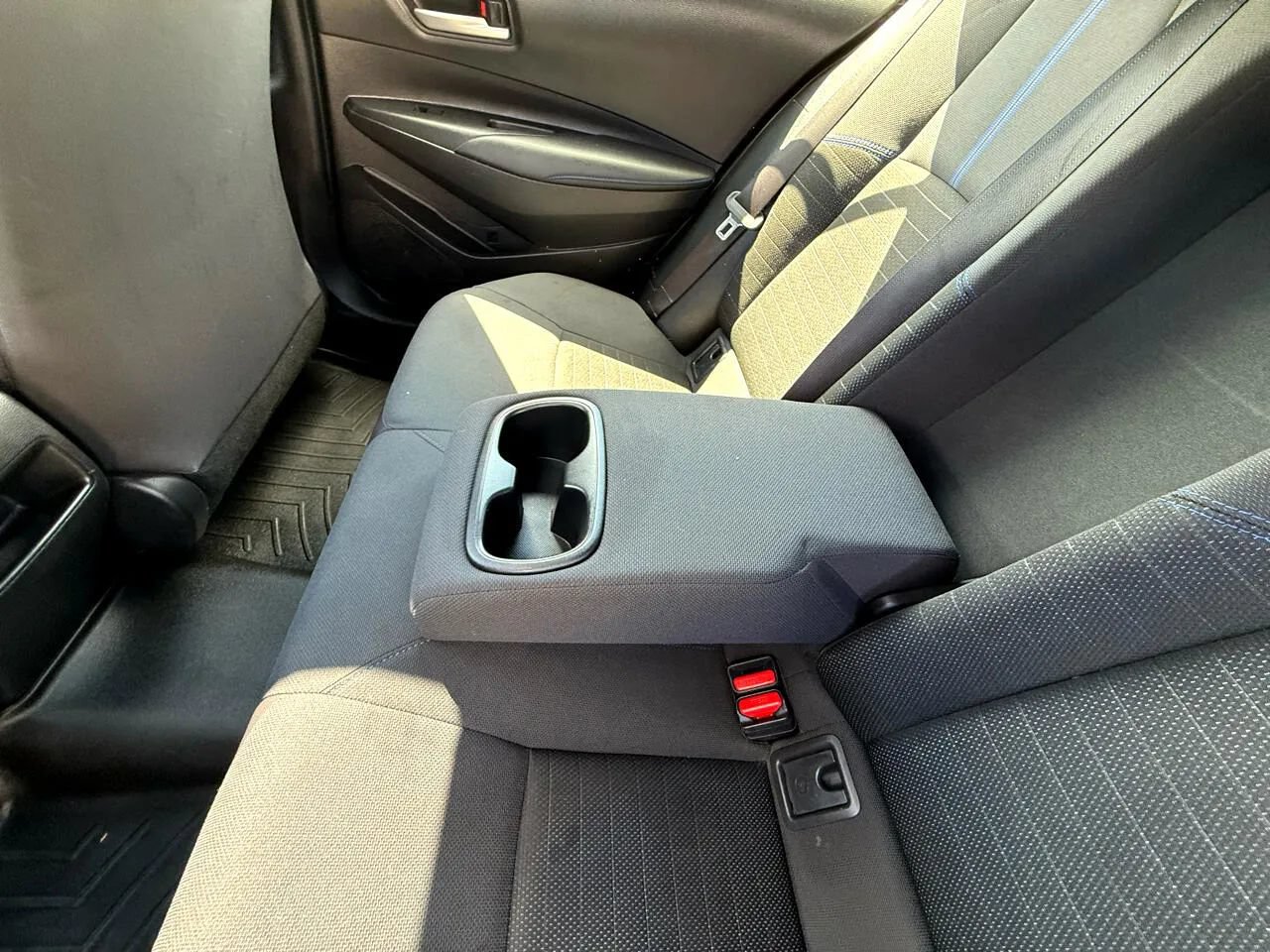 Used 2022 Toyota Corolla SE w/ SE Premium Package FWD image 27
