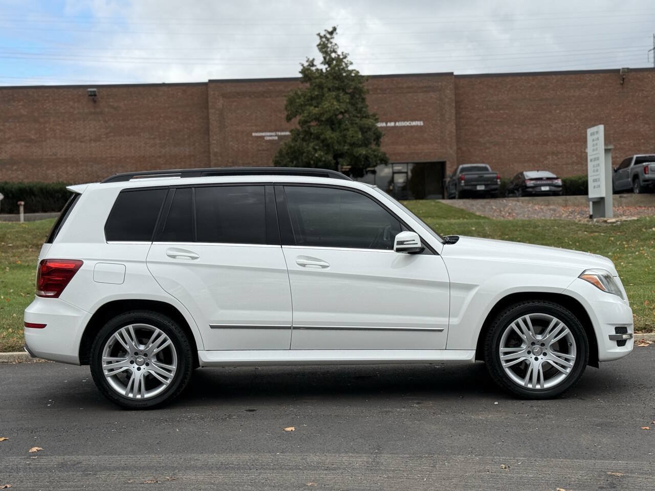 Used 2013 Mercedes-Benz GLK 350 4MATIC image 6