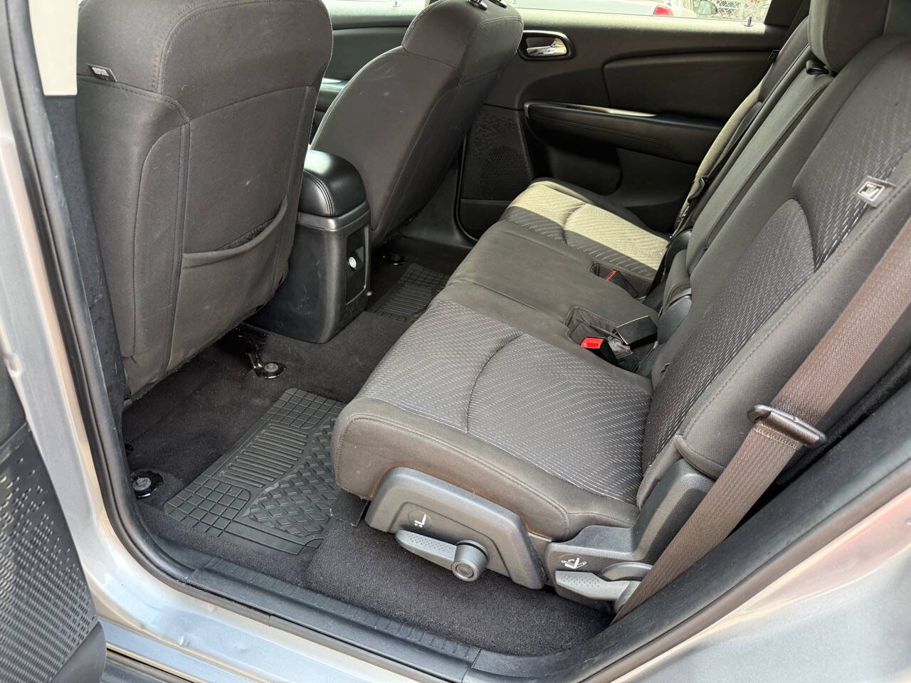 Used 2017 Dodge Journey SE w/ Flexible Seating Group FWD image 14