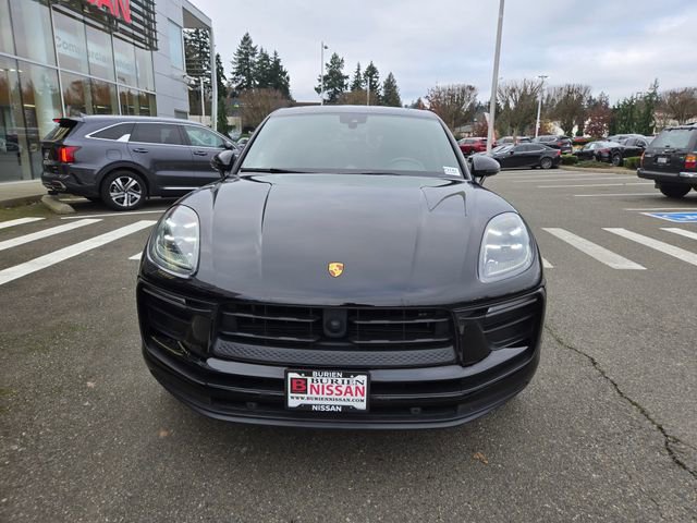 Used 2024 Porsche Macan AWD/4WD image 3