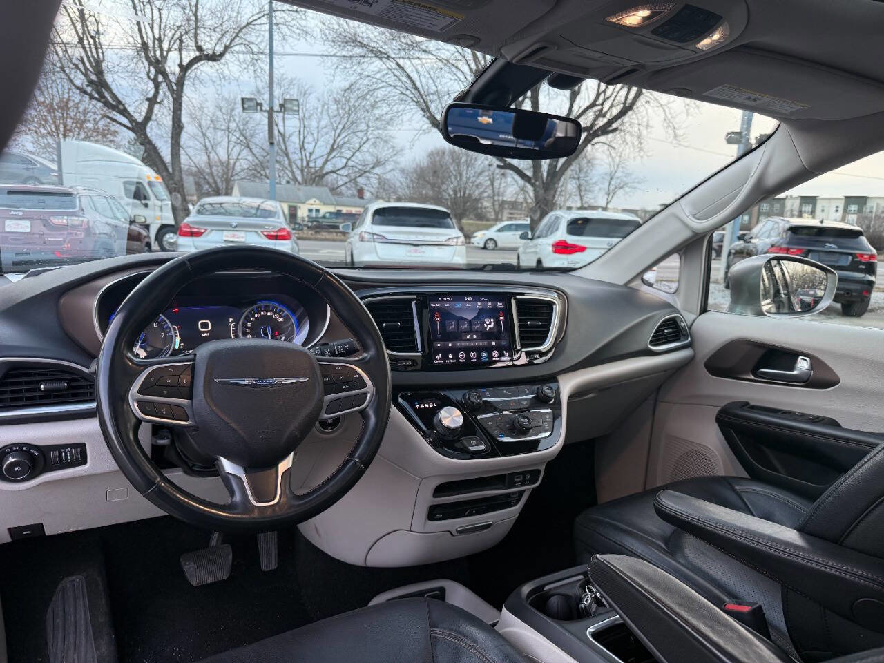 Used 2018 Chrysler Pacifica Touring-L Plus image 7