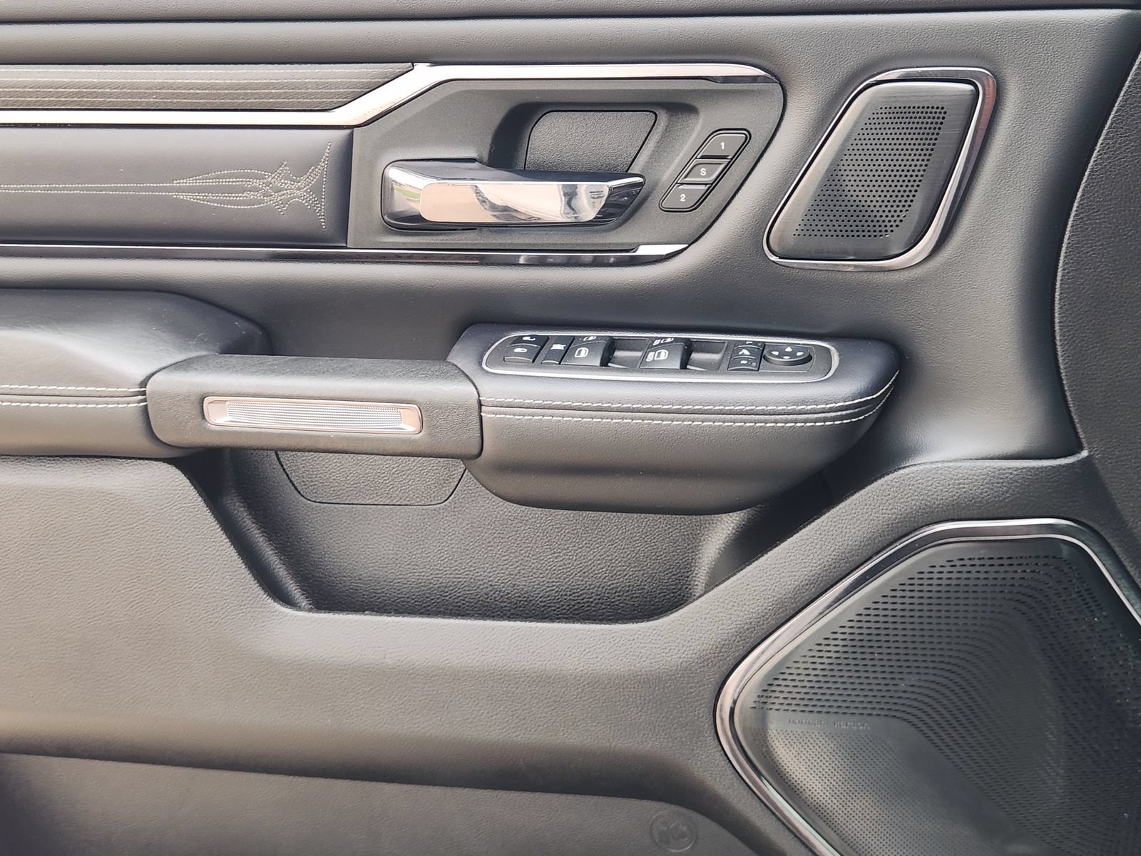 Used 2024 RAM 1500 Limited AWD/4WD image 23