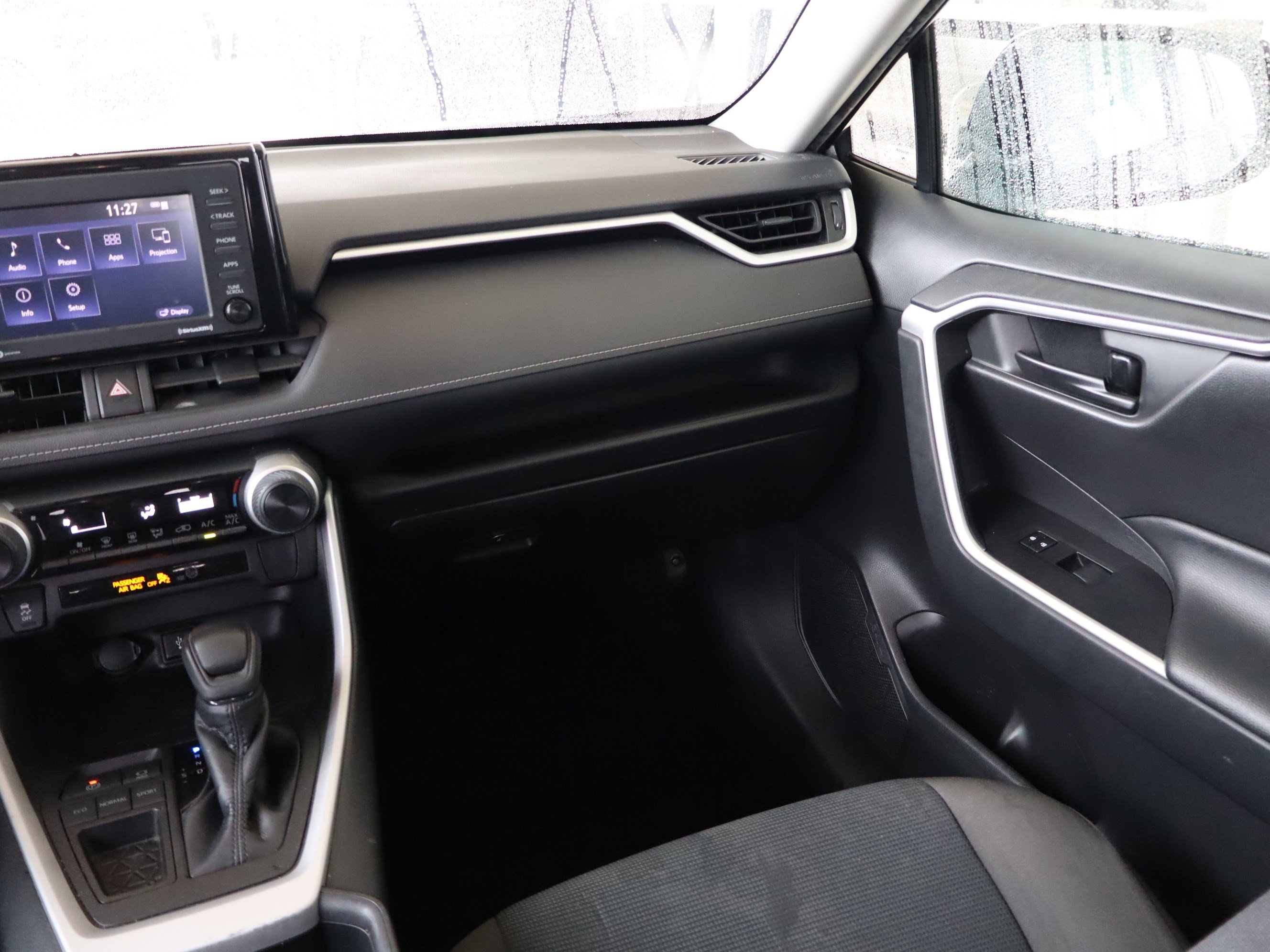 Used 2022 Toyota RAV4 LE image 13