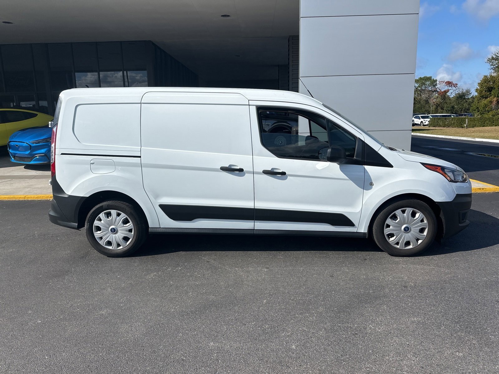 Used 2023 Ford Transit Connect XL image 2