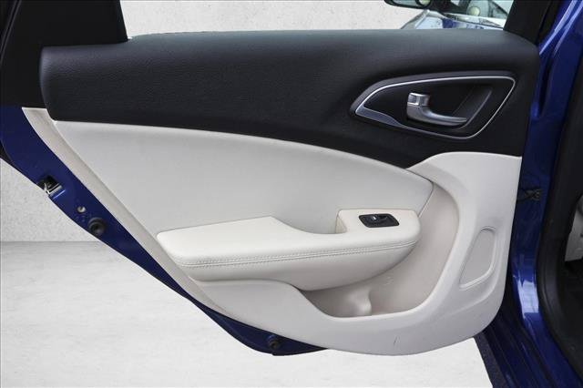 Used 2015 Chrysler 200 Limited FWD image 20