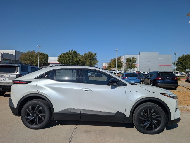 New 2027 Toyota C-HR AWD/4WD image 3