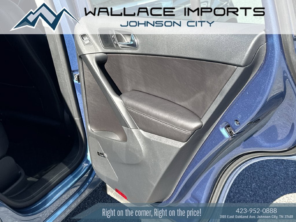 Used 2017 Volkswagen Tiguan SEL AWD/4WD image 31