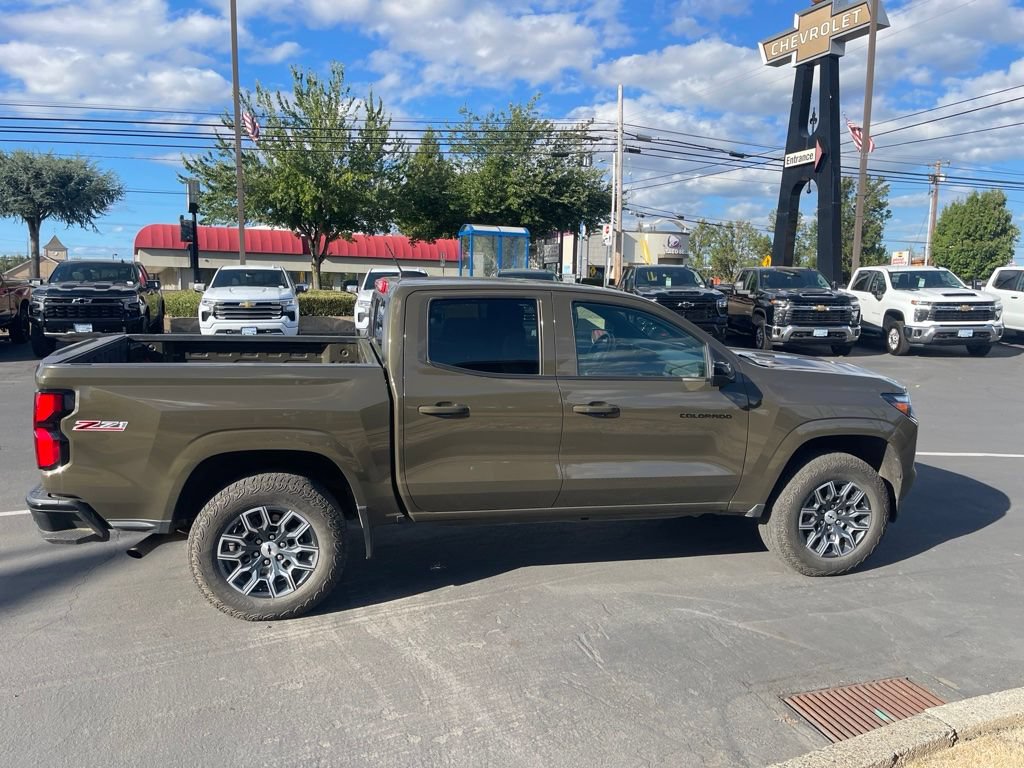 Used 2024 Chevrolet Colorado Z71 w/ Z71 Convenience Package 2 AWD/4WD image 6