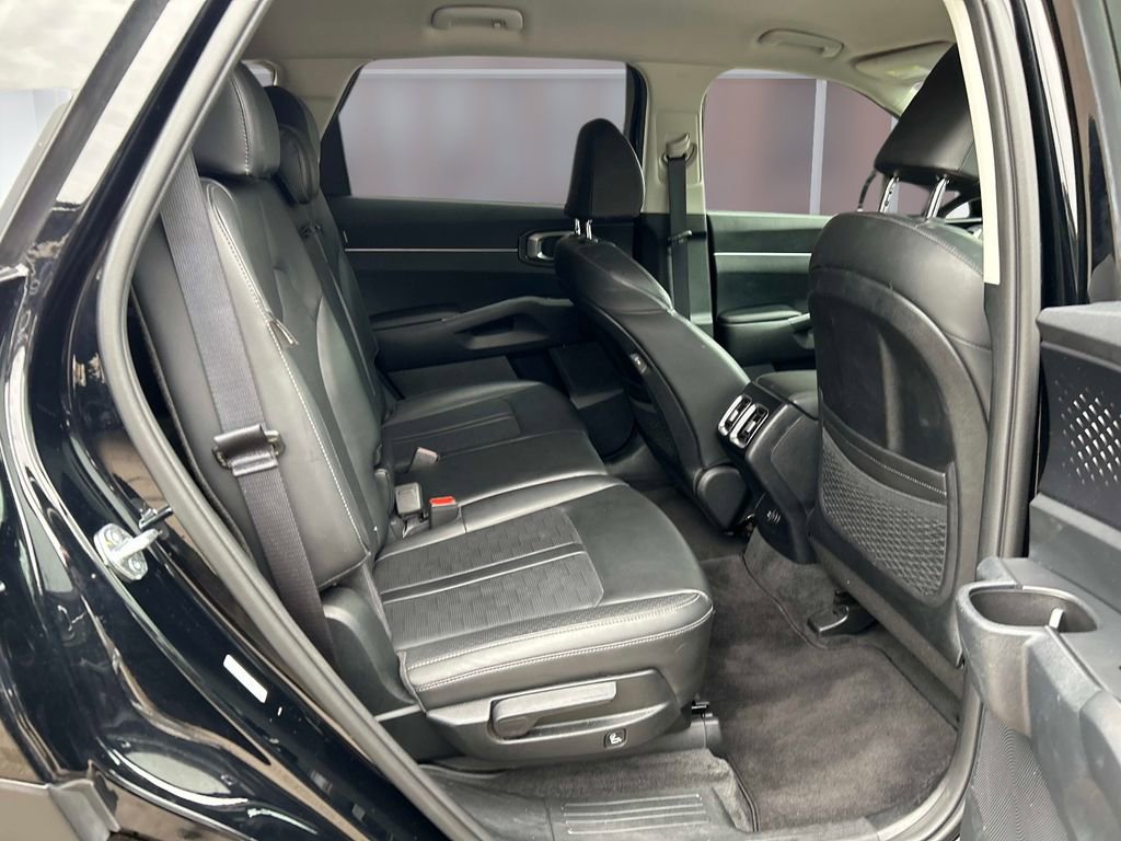 Used 2024 Kia Sorento S image 16