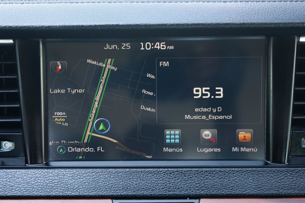 Used 2017 Kia Cadenza Premium w/ Luxury Package FWD image 32