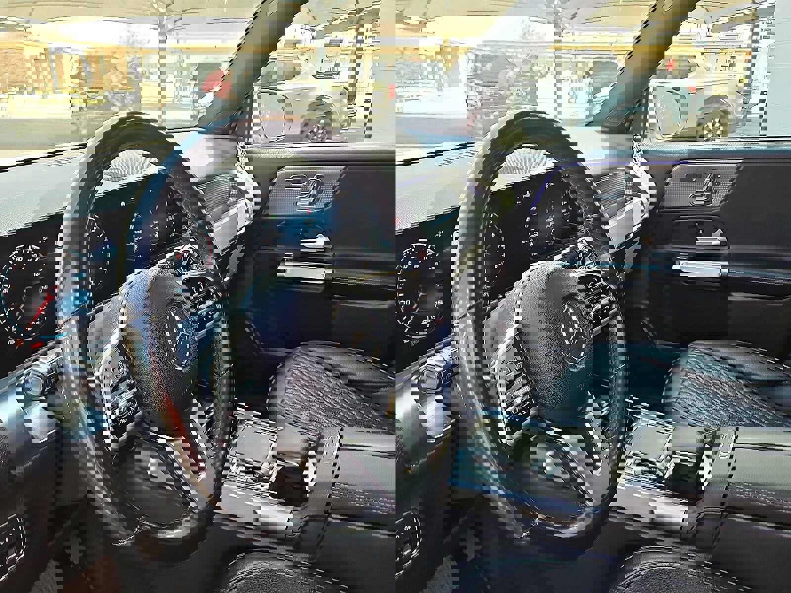 Used 2020 Mercedes-Benz GLB 250 4MATIC image 9