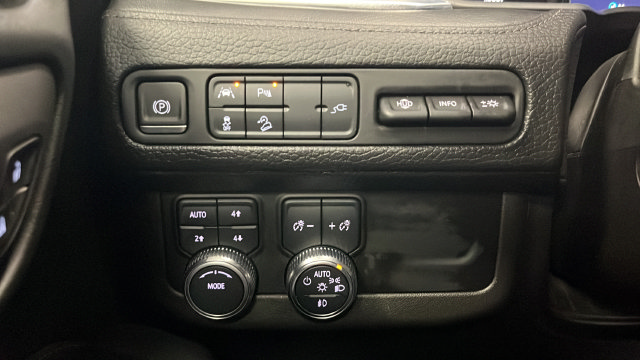Used 2021 GMC Yukon XL Denali AWD/4WD image 33