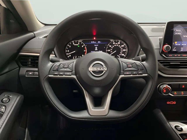 Used 2026 Nissan Altima 2.5 SV FWD image 10
