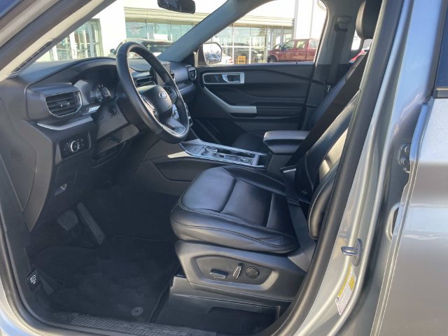 Used 2023 Ford Explorer XLT w/ Equipment Group 202A AWD/4WD image 25