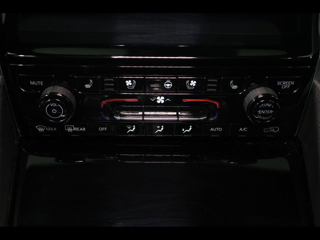 Used 2023 Jeep Grand Cherokee Overland AWD/4WD image 25