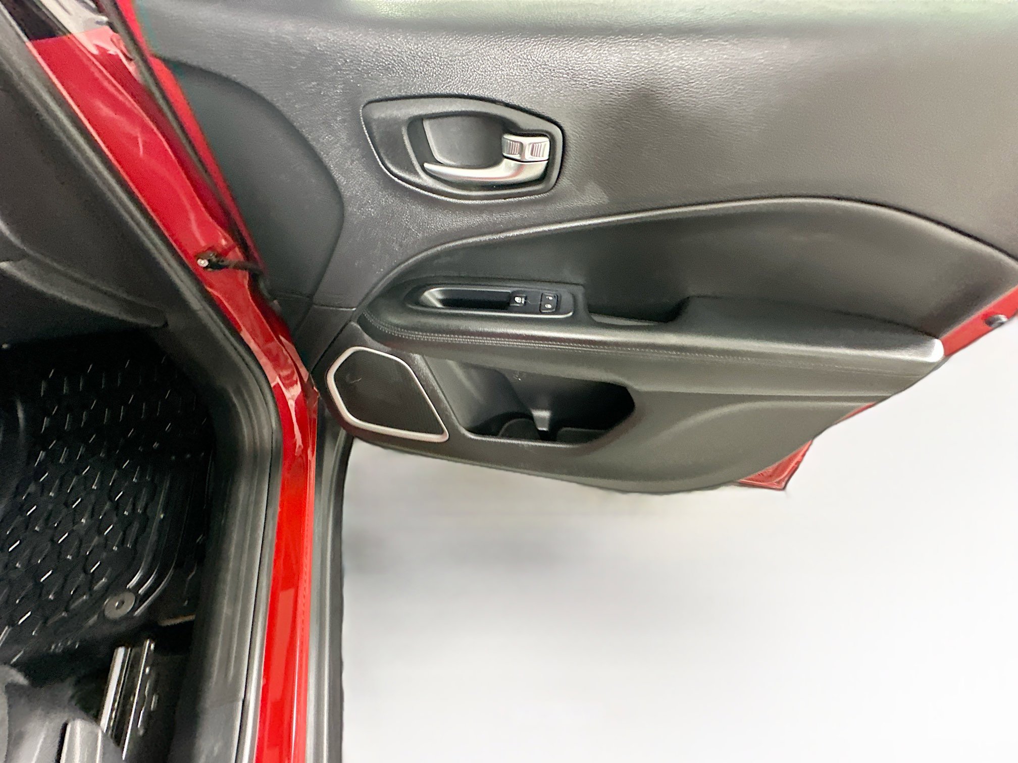 Used 2018 Jeep Compass Altitude image 29