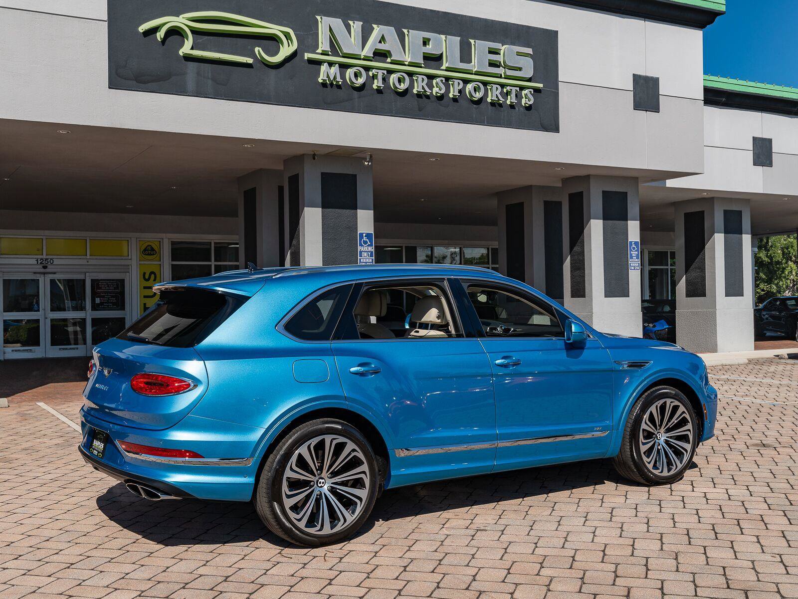 Used 2022 Bentley Bentayga AWD/4WD image 49