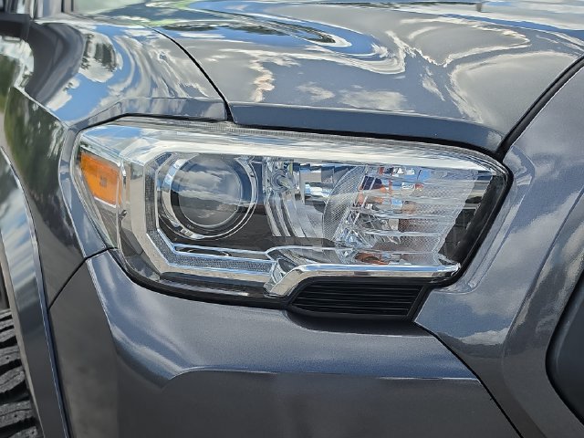 Used 2020 Toyota Tacoma TRD Sport AWD/4WD image 7