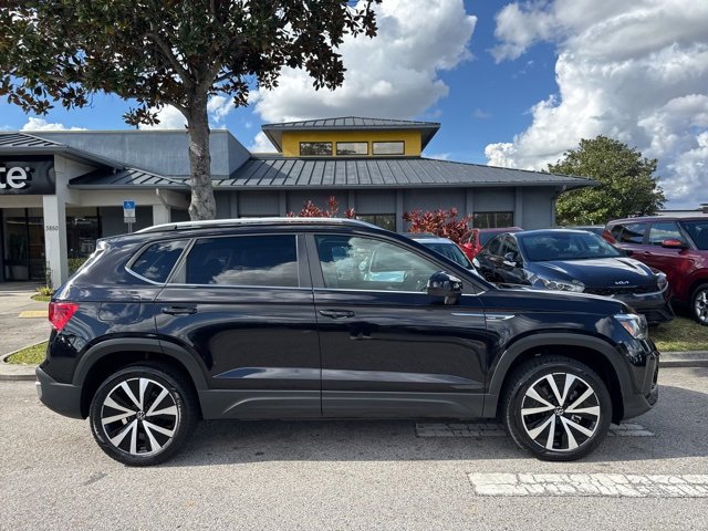 Used 2024 Volkswagen Taos SE image 8