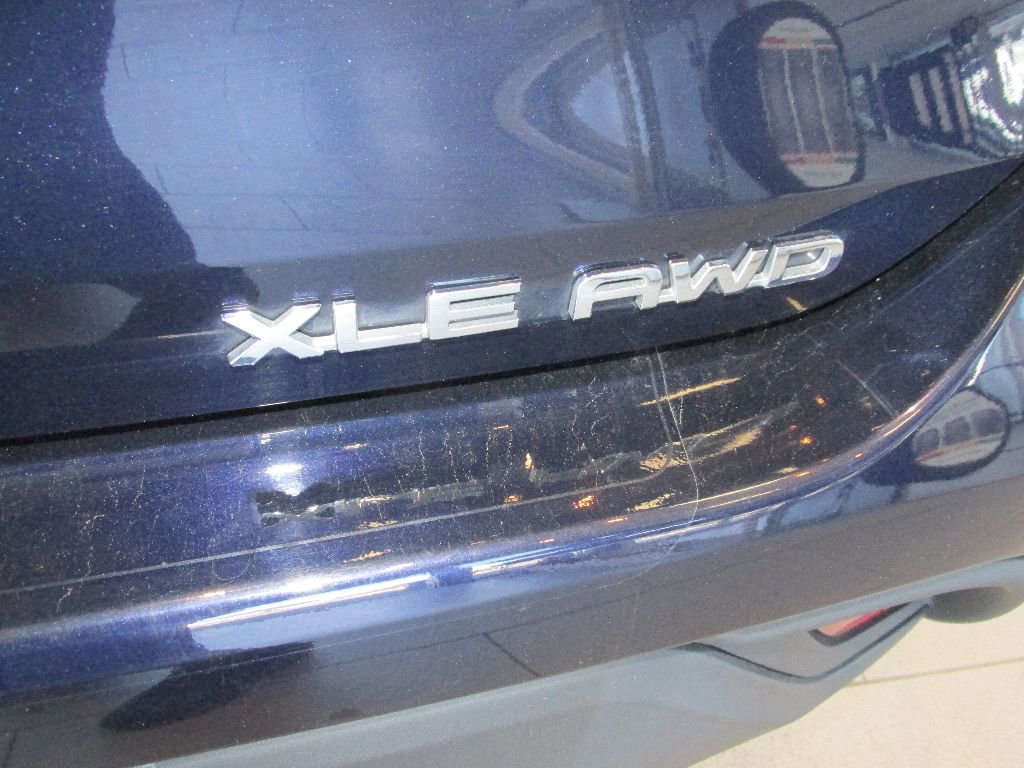 Used 2022 Toyota Highlander XLE image 12