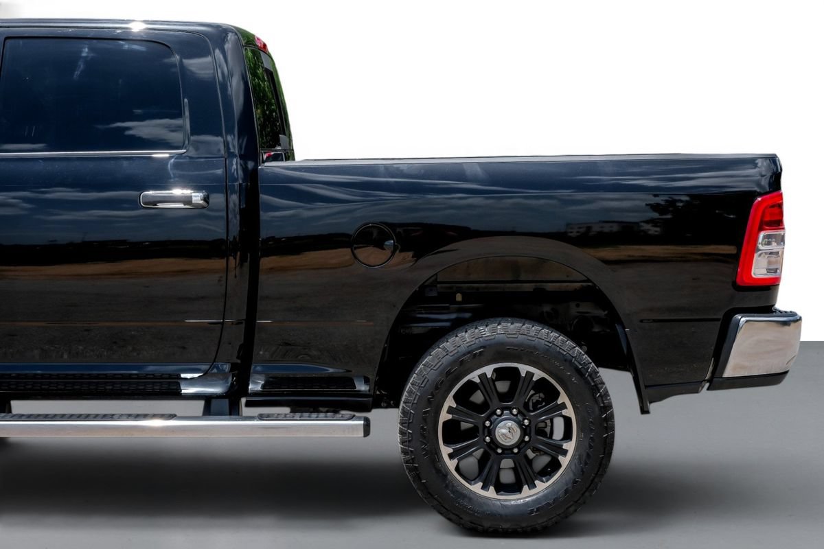 Used 2024 RAM 2500 Tradesman w/ Chrome Appearance Group AWD/4WD image 11