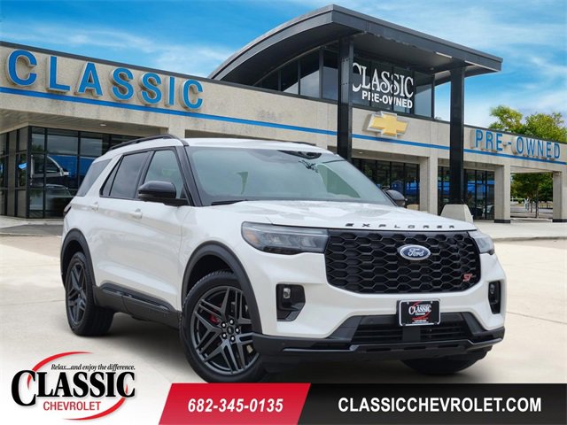 Used 2025 Ford Explorer ST RWD image 1