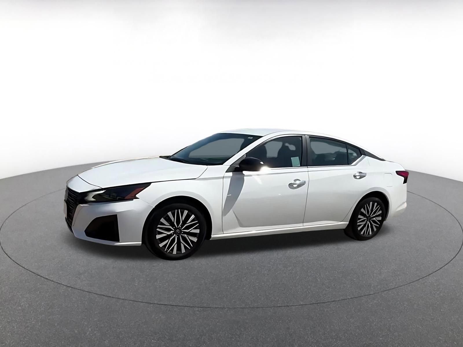 Used 2025 Nissan Altima 2.5 SV FWD image 8