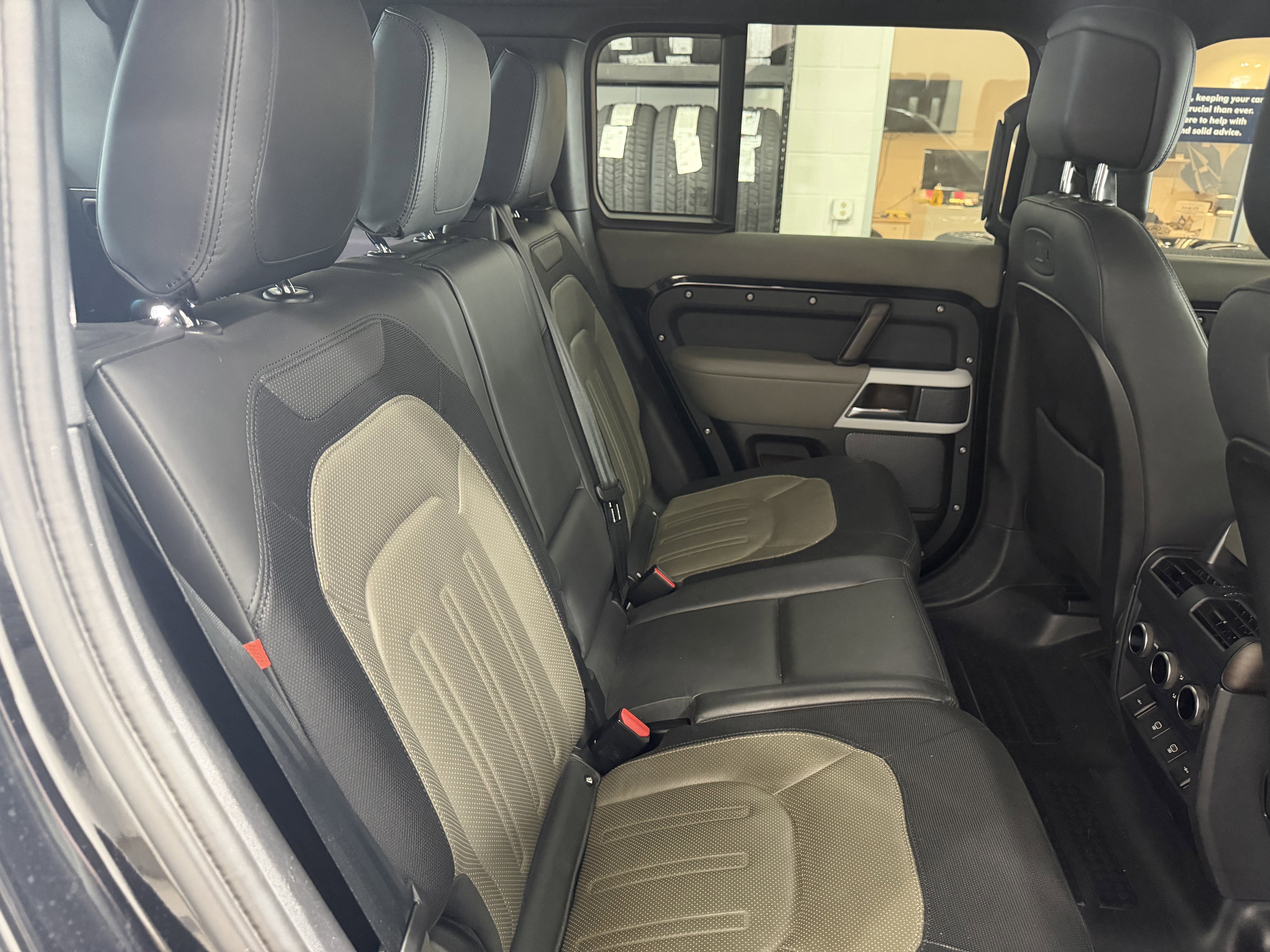 Used 2022 Land Rover Defender 110 X-Dynamic HSE AWD/4WD image 32