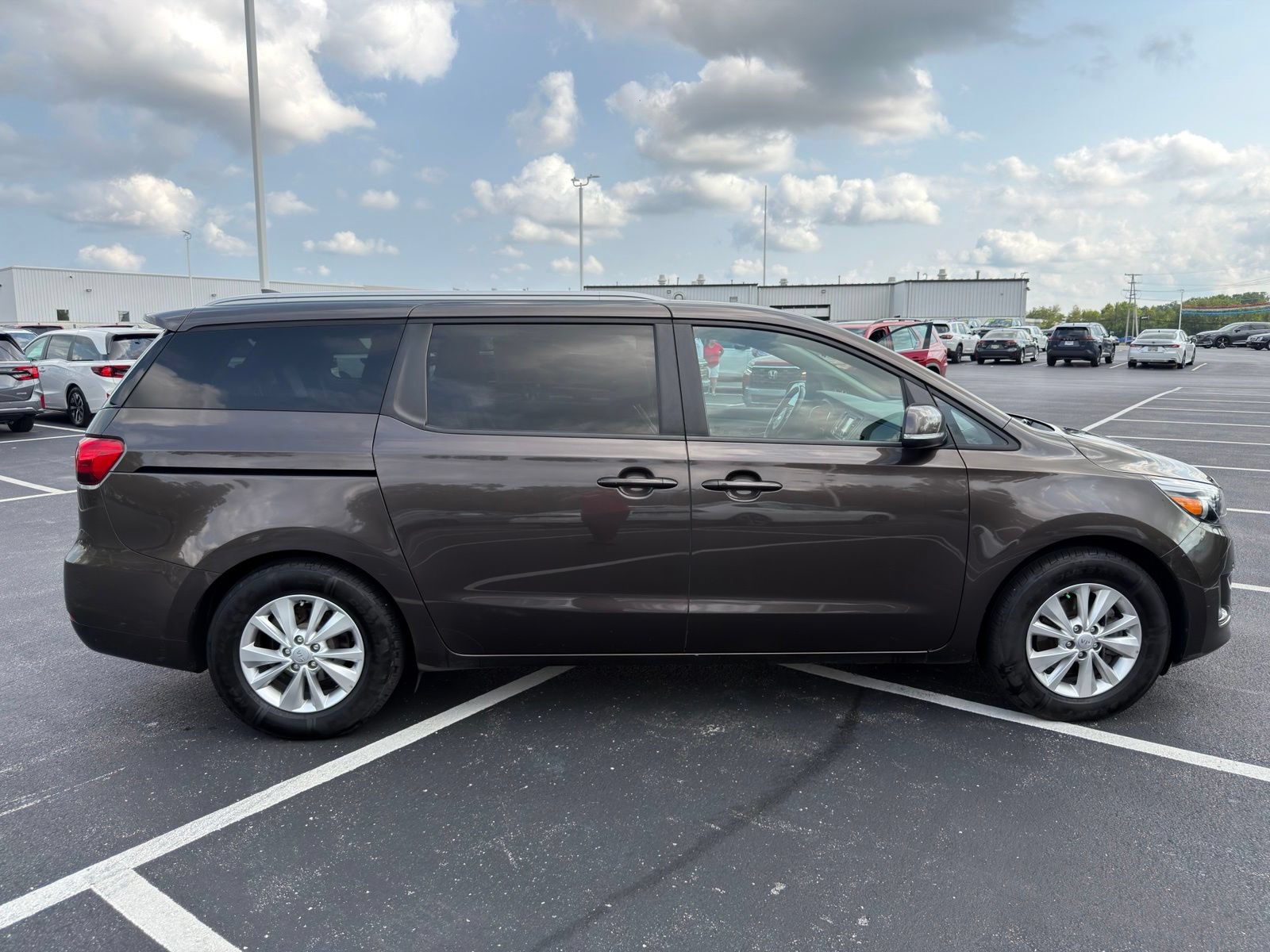 Used 2017 Kia Sedona LX w/ LX Essentials Premium Package FWD image 7