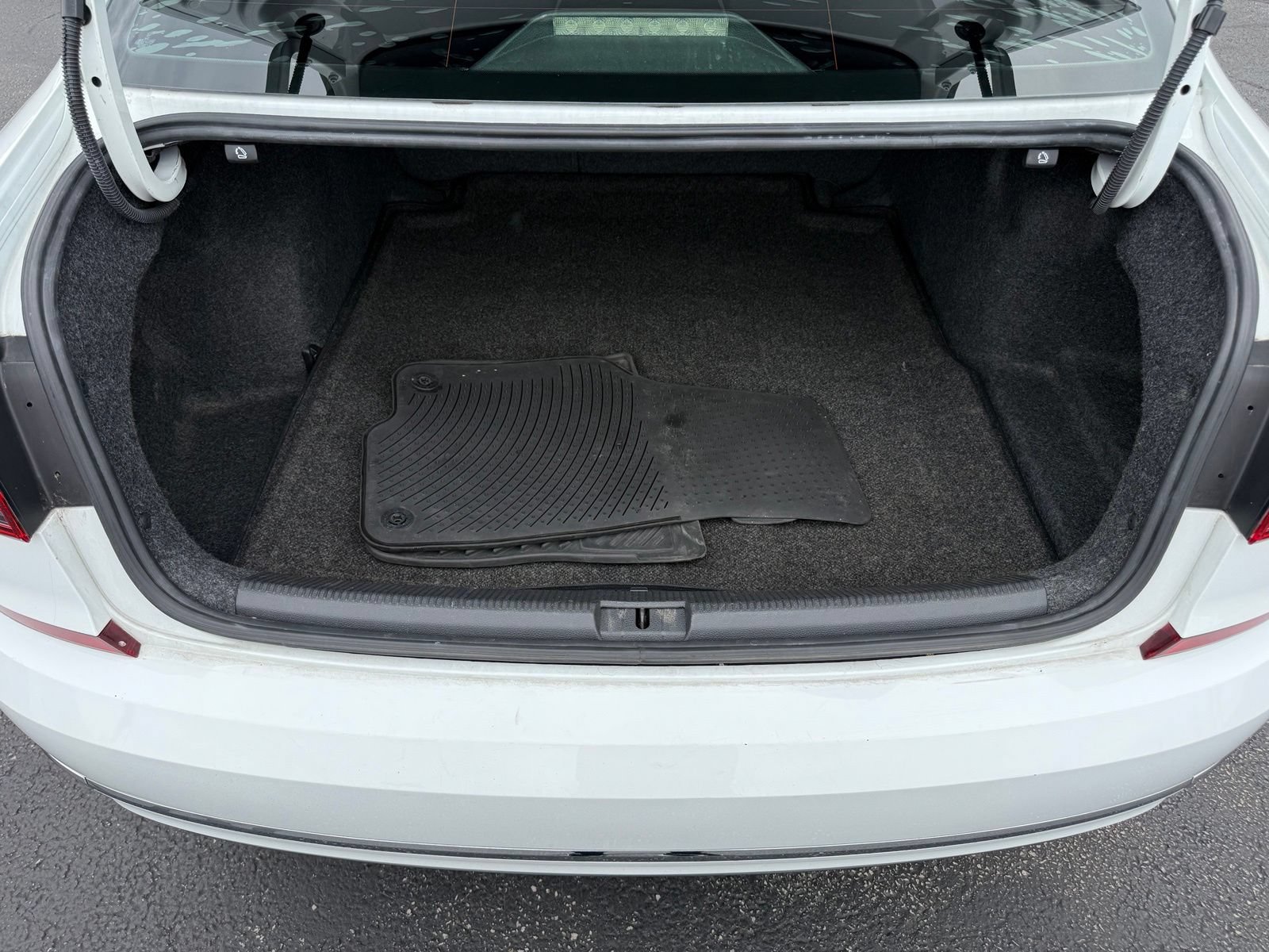 Used 2017 Volkswagen Passat 1.8T SE FWD image 37