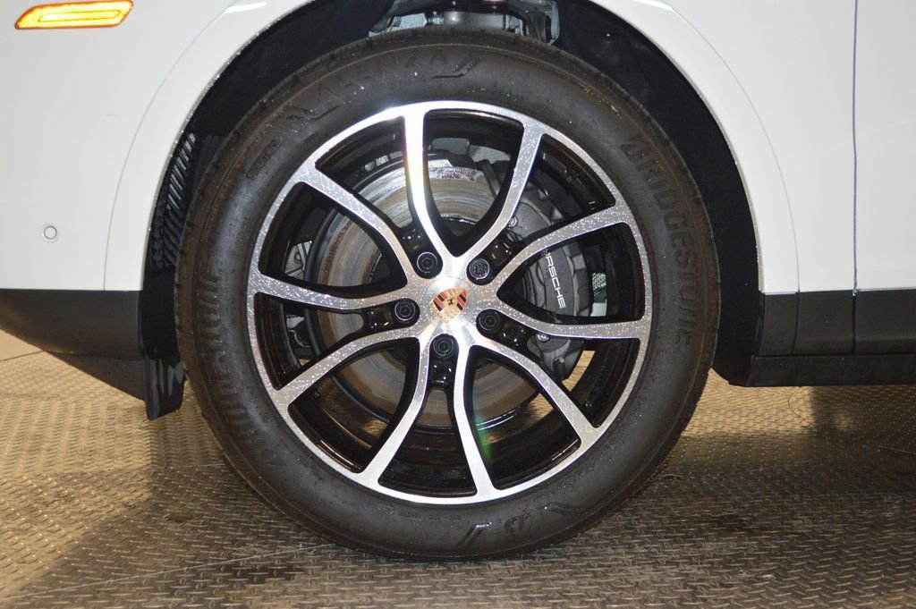 Certified 2025 Porsche Cayenne image 9